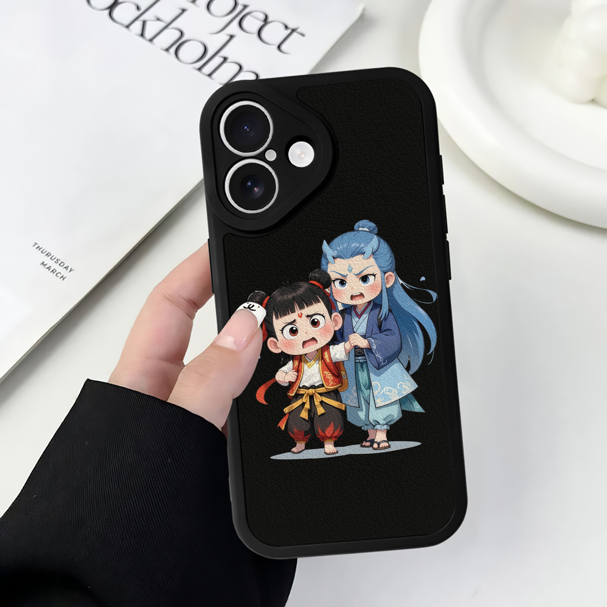 （画像用） Ne Zha 2 ナタ 魔童の大暴れ 【iPhone 16シリーズ対応】シリコンスマホケース（レザー調） 材質：シリコン